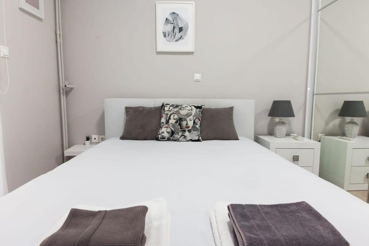 Modern Luxury 2 Bedroom Apt In Agios Dimitrios * Atina